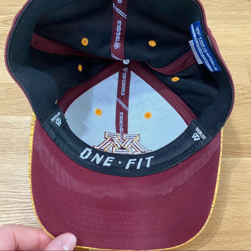 Minnesota Golden Gophers Flex-Fit Maroon & Gold Baseball Hat - Picture 4 of 8